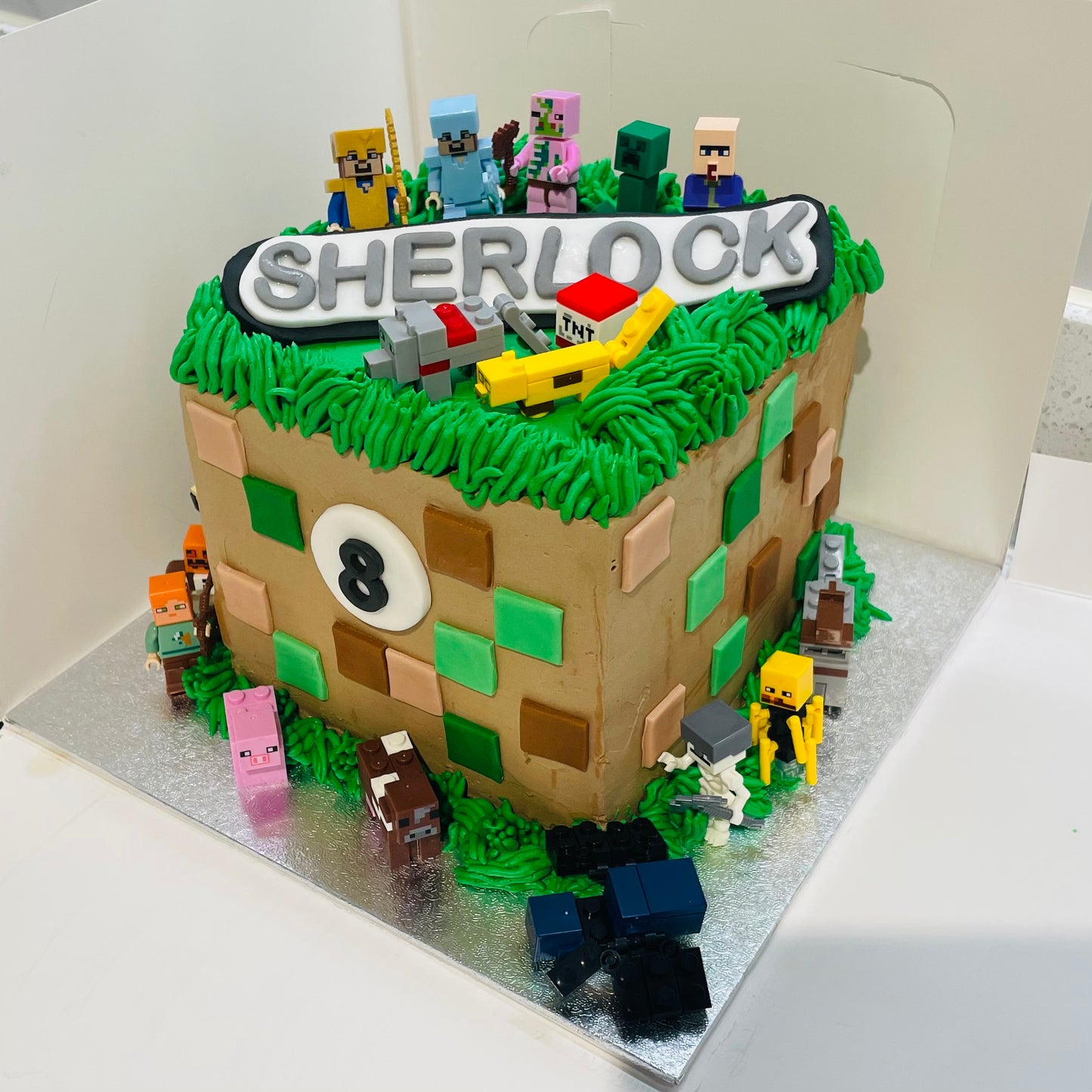 MacyM’s Custom-made Buttercream Cakes