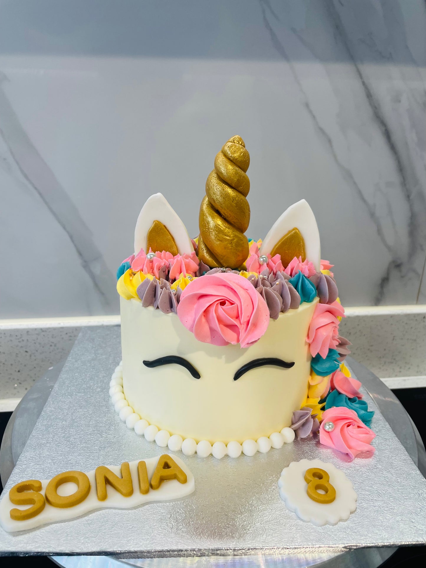 MacyM’s Custom-made Buttercream Cakes