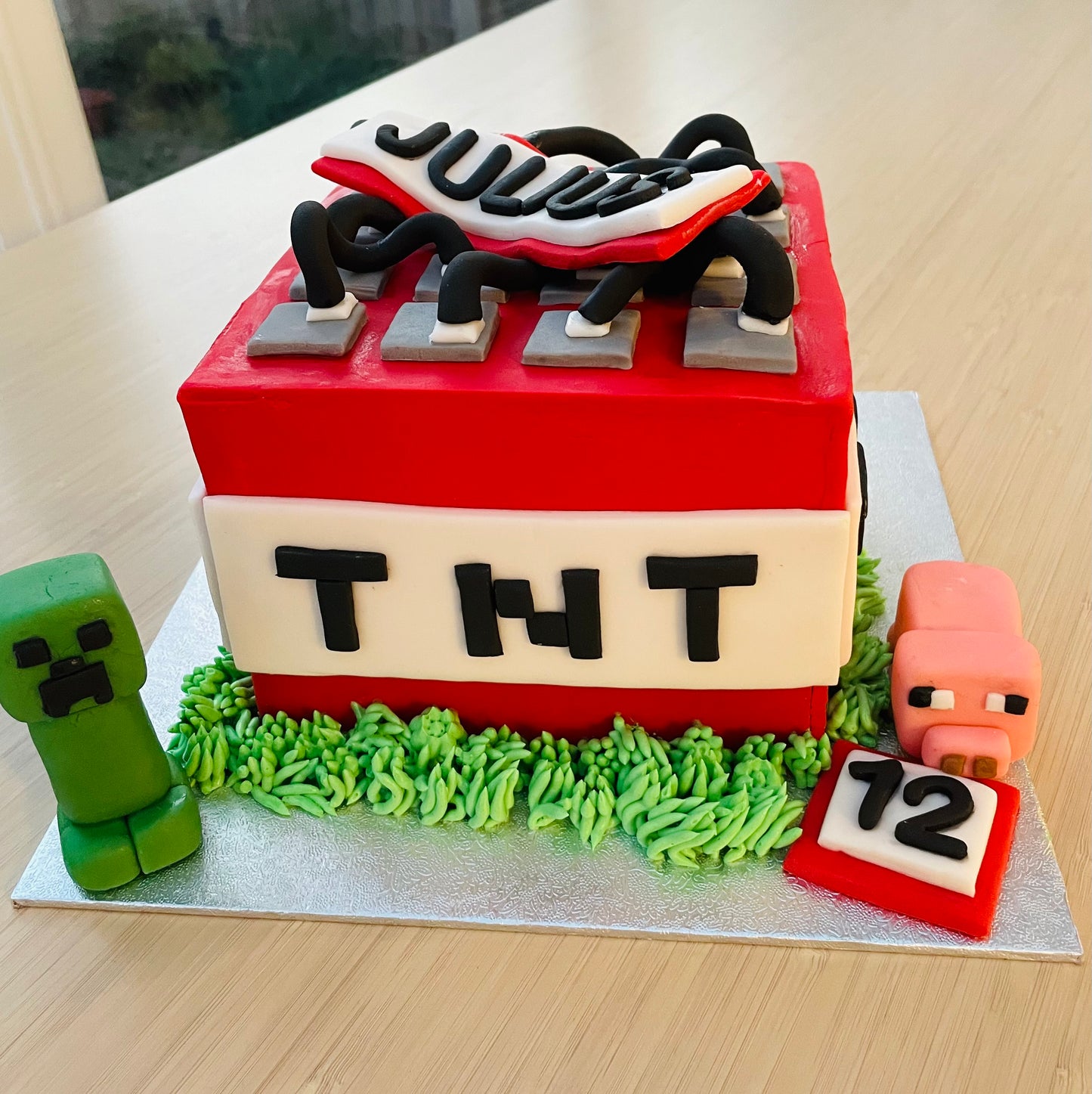 MacyM’s Custom-made Fondant Cakes